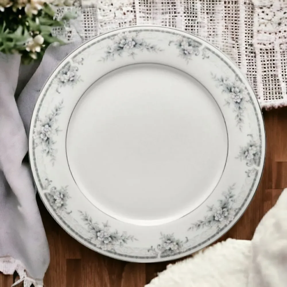 Noritake Sweet Leilani‎ Dinner Plate Platinum Trimmed 10.5